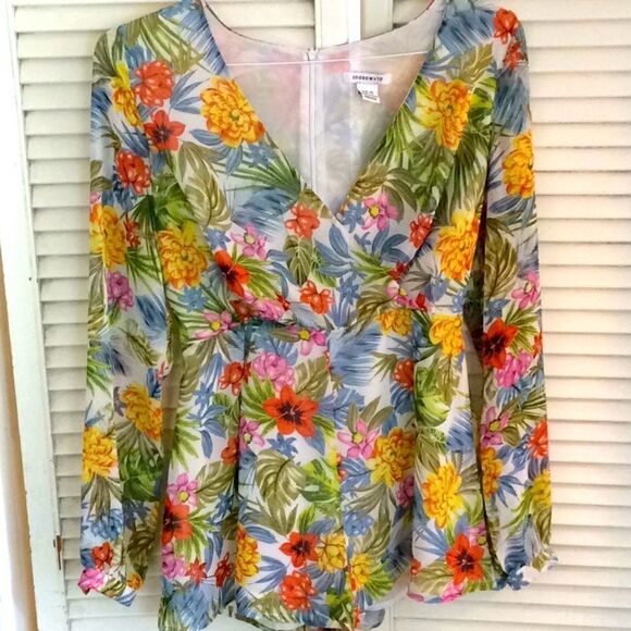 Glamorous Floral chiffon blouse v neck zipback XS - Picture 1 of 6